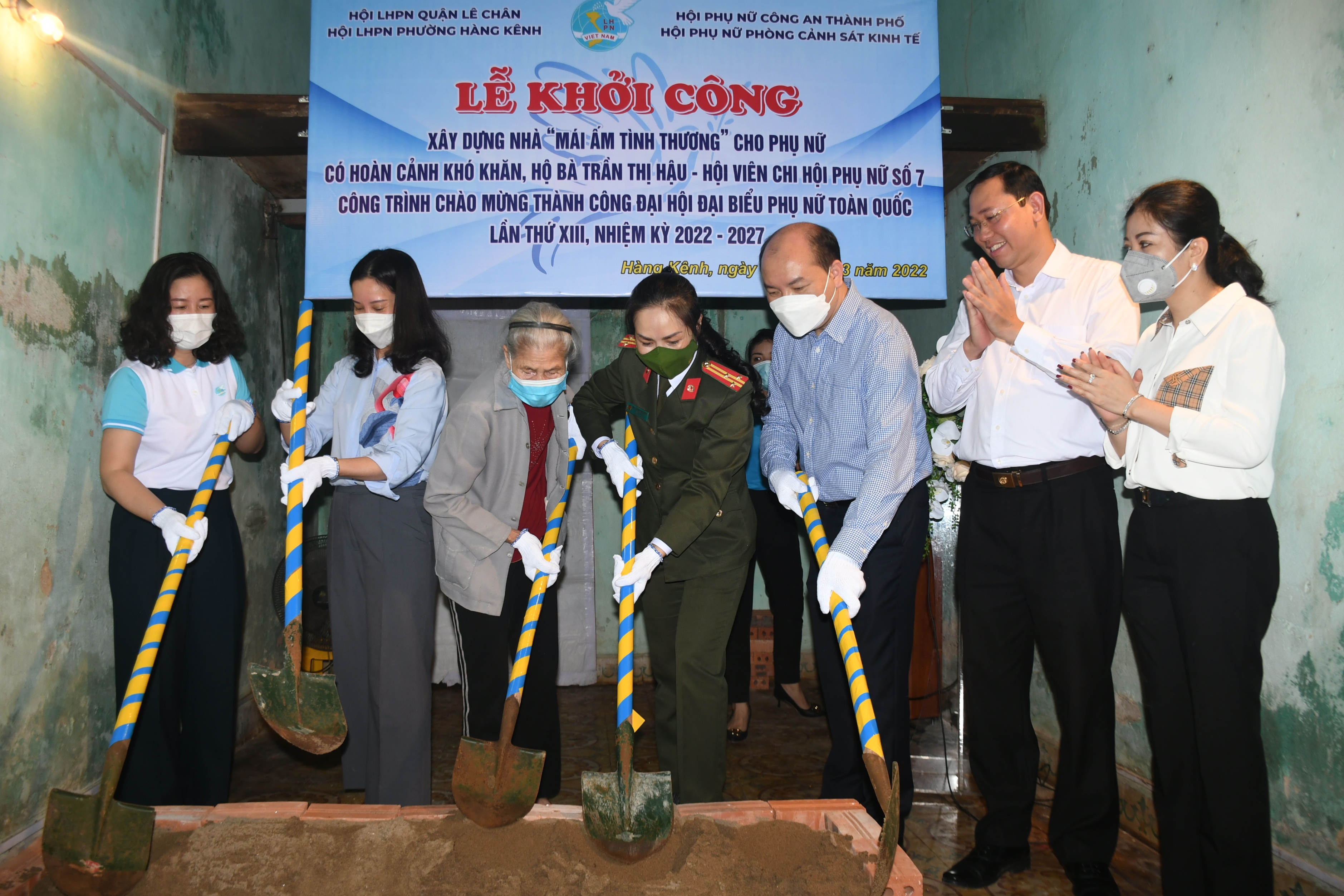 Hội phụ nữ CATP: Ủng hộ kinh phí xây dựng nhà 